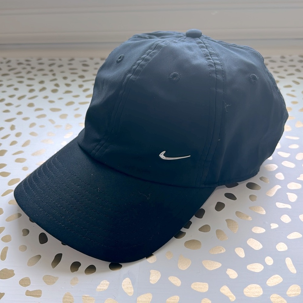 WOMENS BLACK NIKE HAT (1 size)